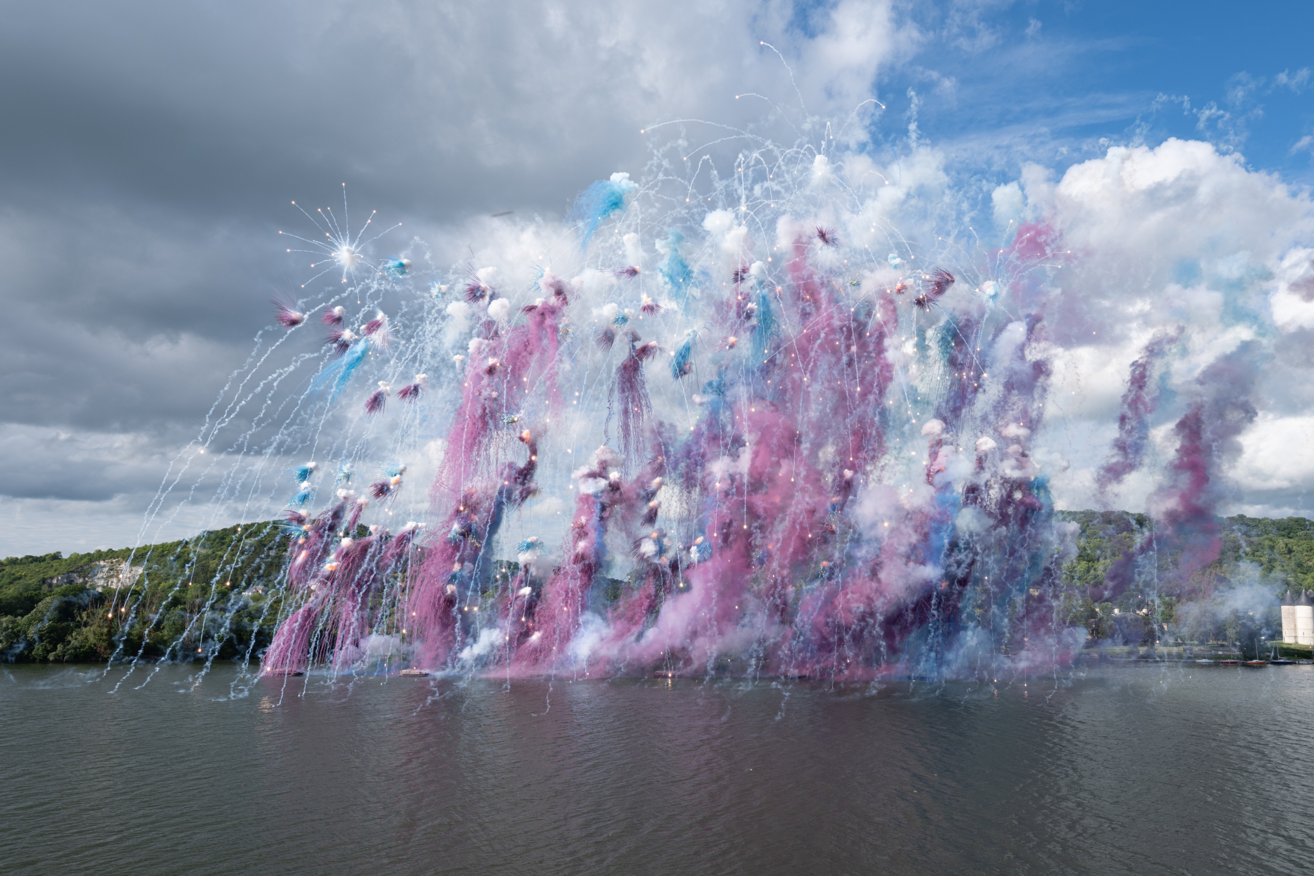 Radiance of Spring-Daytime Fireworks